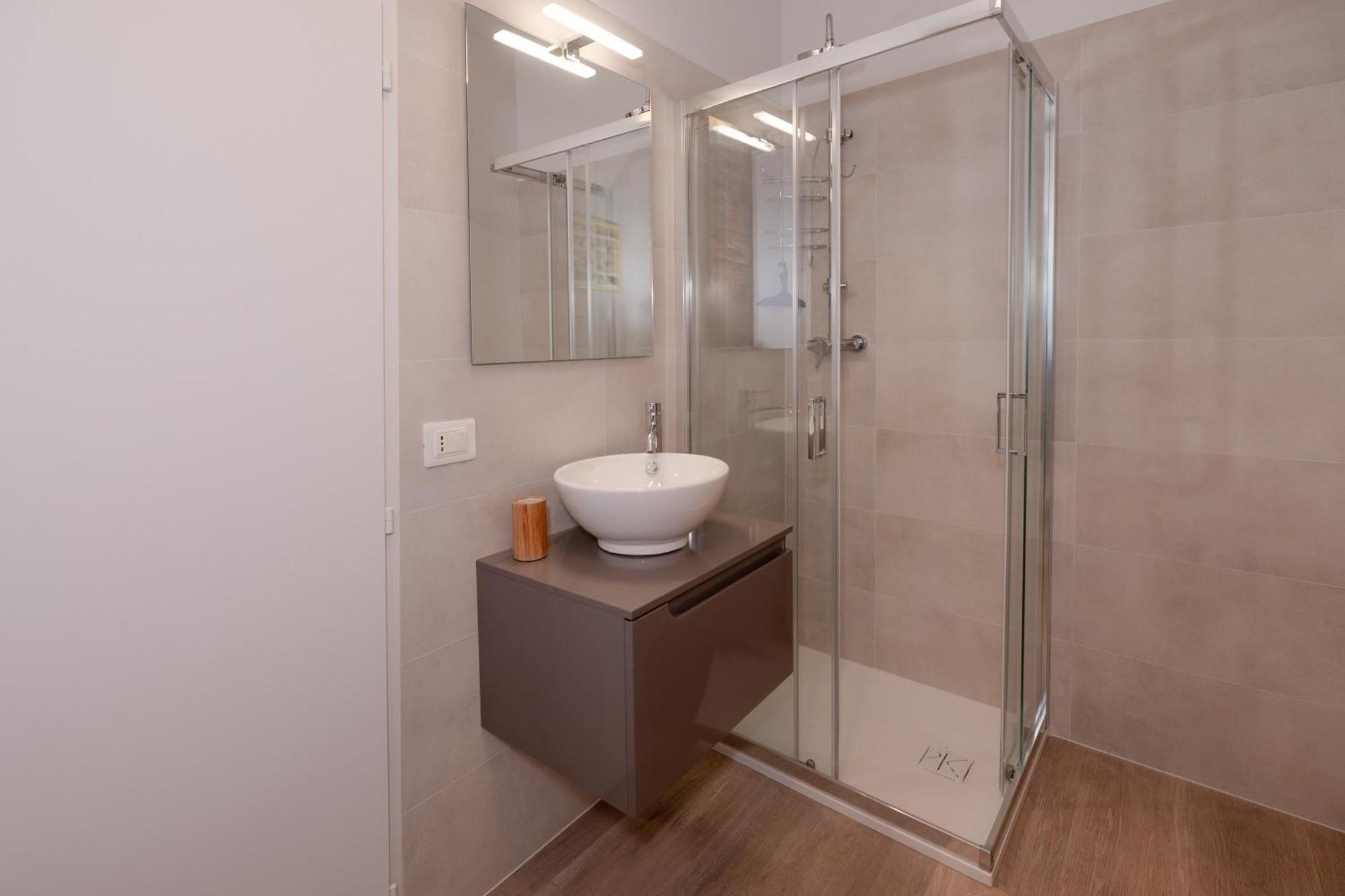 Baby Art Apartment Арона Екстериор снимка